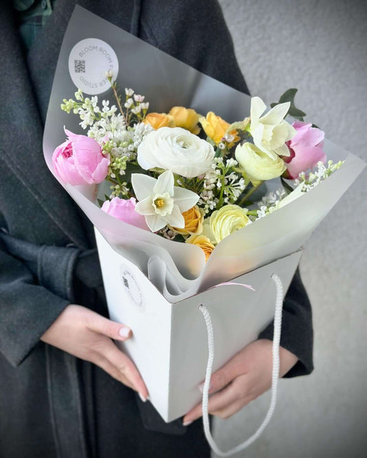 Lillekimp luksuslikus kinkekarbis | Роскошный цветочный букет в подарочной упаковке | Luxury flower arrangement in a gift bag