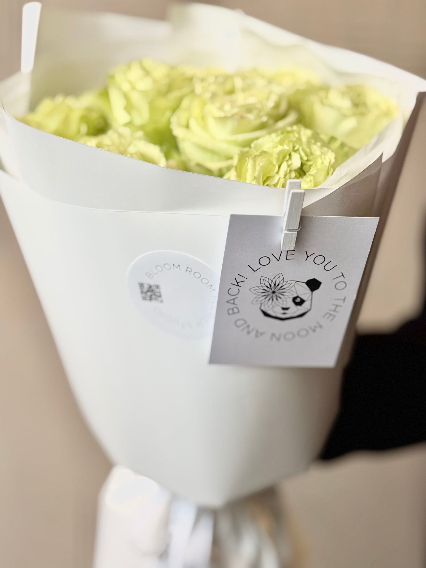Roheline roosikimp valges paberis | Зелёный букет роз в белой бумаге | Green rose bouquet in white wrapping