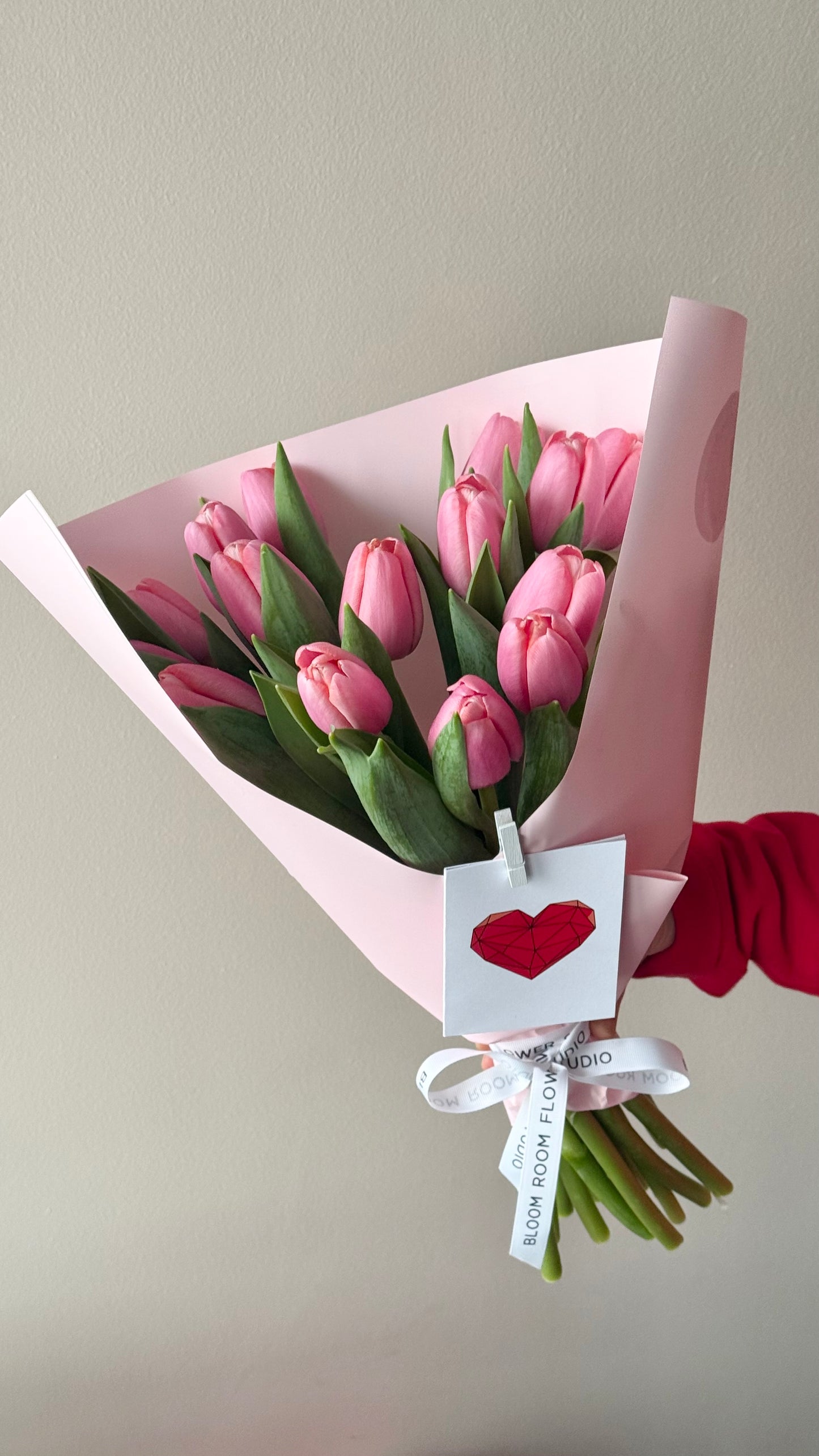 "Kiss me!" with pink "Tresor" Tulips