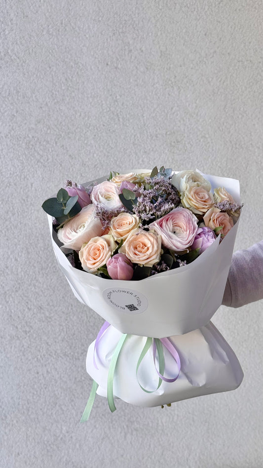"Spring Therapy" Art Bouquet – BloomRoom.ee, fresh flowers in Tallinn