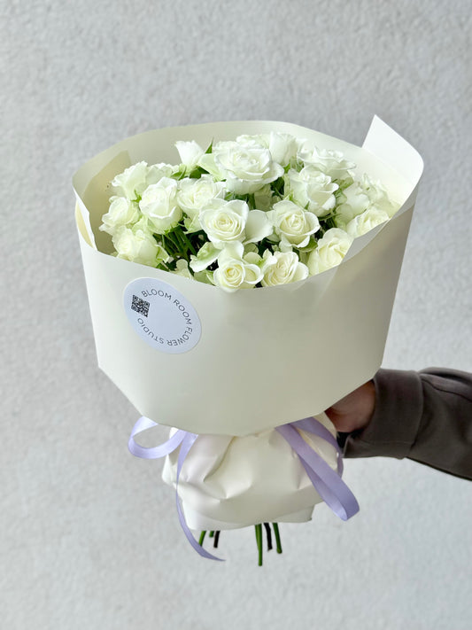 "Snowflake" spray roses – BloomRoom.ee, värsked lilled Tallinnas
