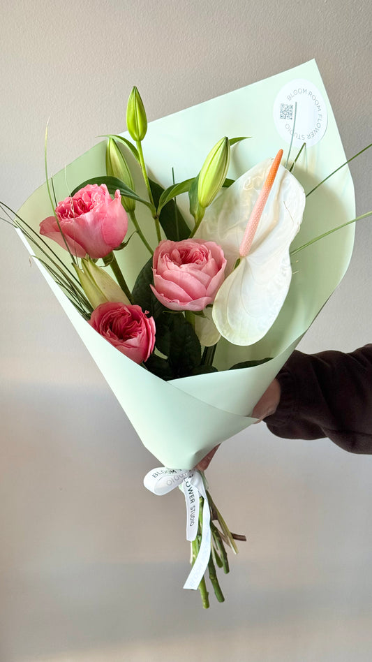 "Mood Maker" Art Bouquet – BloomRoom.ee, fresh flowers in Tallinn