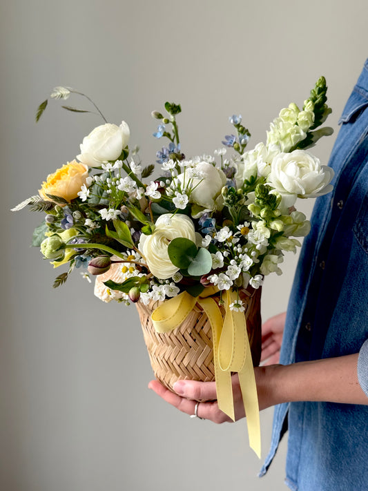 Mini Flower Basket – BloomRoom.ee, fresh flowers in Tallinn
