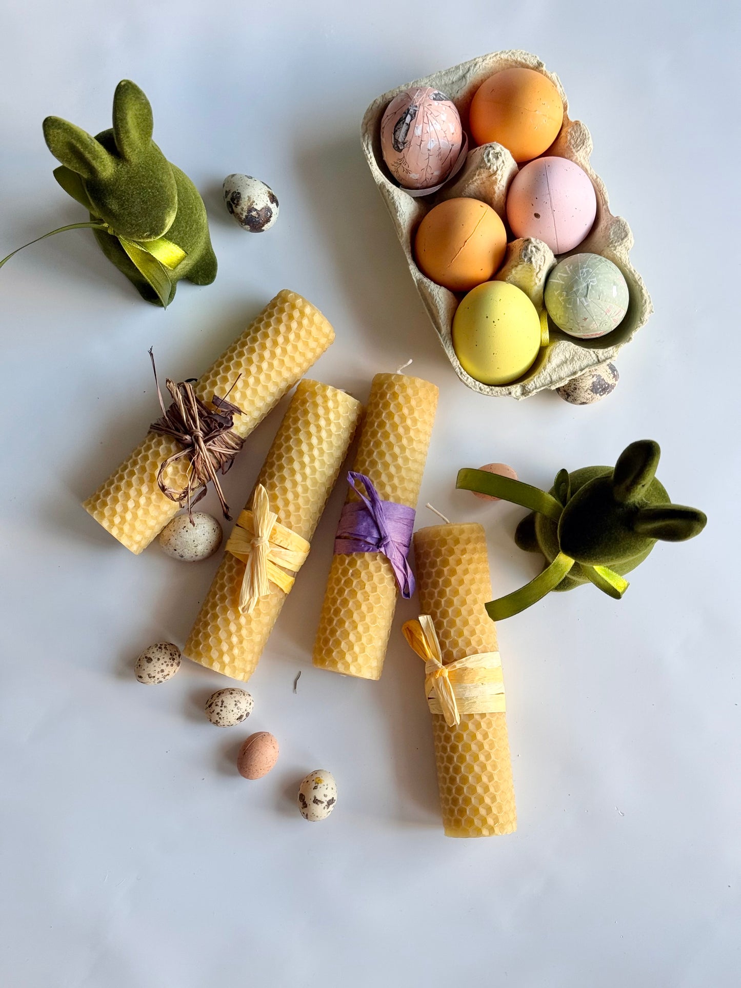 Gift set with 3 handcrafted candles made from 100% natural beeswax and essential oils. M size.