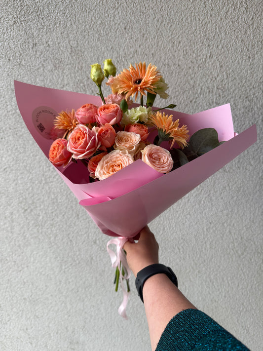 “Peachy mood” Art Bouquet – BloomRoom.ee, värsked lilled Tallinnas