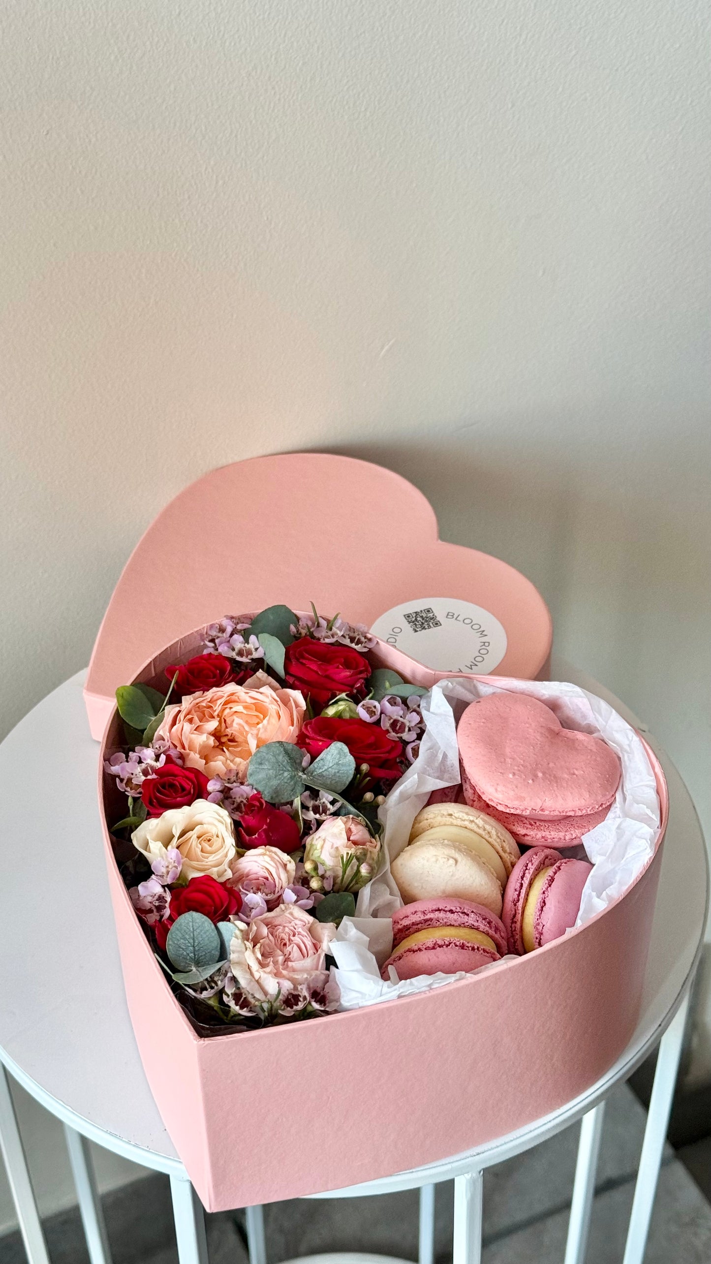 ♥️ Surprise Box with Macarons