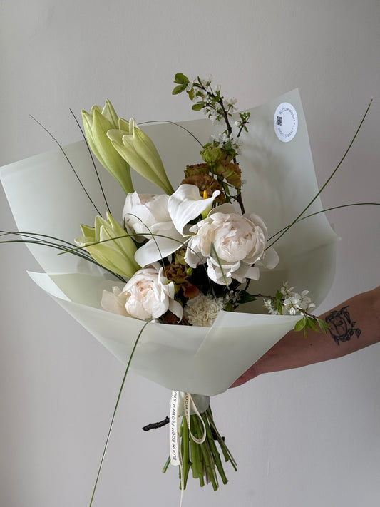 "Vanilla Drama" Art Bouquet – BloomRoom.ee, fresh flowers in Tallinn