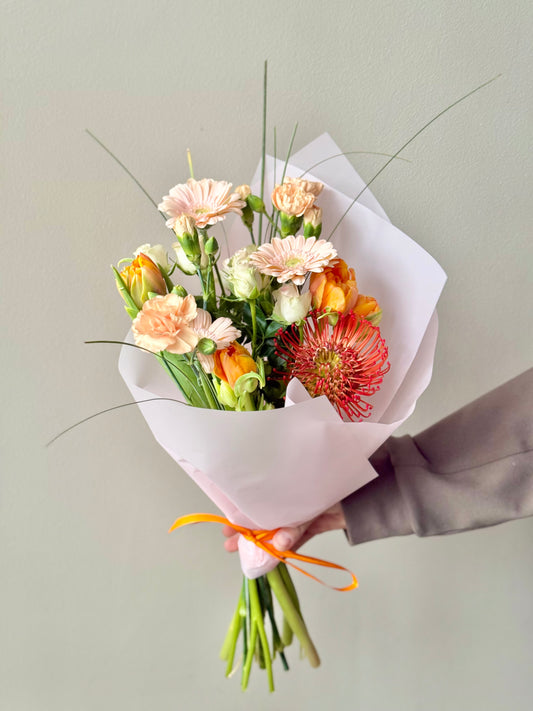 “Peach mood" Mini Bouquet – BloomRoom.ee, fresh flowers in Tallinn