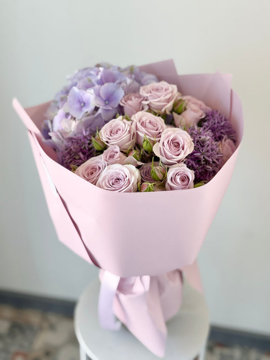 "Bloom Baby Bloom" Art Bouquet – BloomRoom.ee, fresh flowers in Tallinn