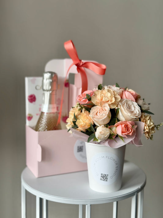 "For my Bestie!" Set of Mini Prosecco, raspberry white chocolate with Mini Flower cocktail – BloomRoom.ee, fresh flowers in Tallinn