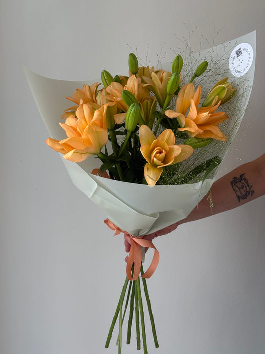Sunset lilies – BloomRoom.ee, свежие цветы в Таллине