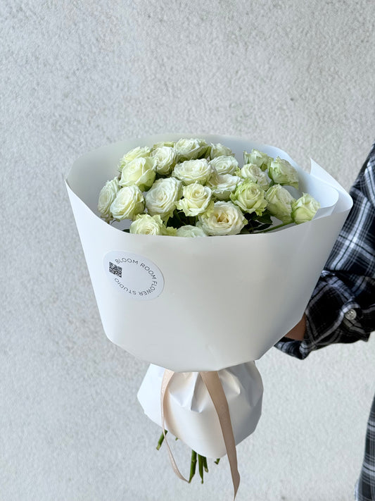 9 "Green Glow" spray Roses – BloomRoom.ee, fresh flowers in Tallinn