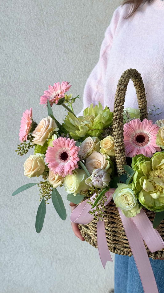 Flower Basket – BloomRoom.ee, fresh flowers in Tallinn