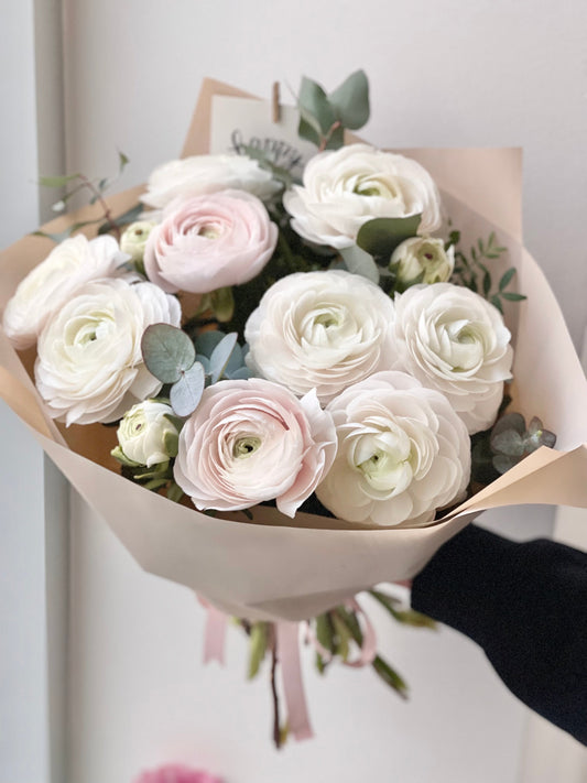 “Luxury Bouquet” Ranunculuses with Eucalyptus. – BloomRoom.ee, свежие цветы в Таллине