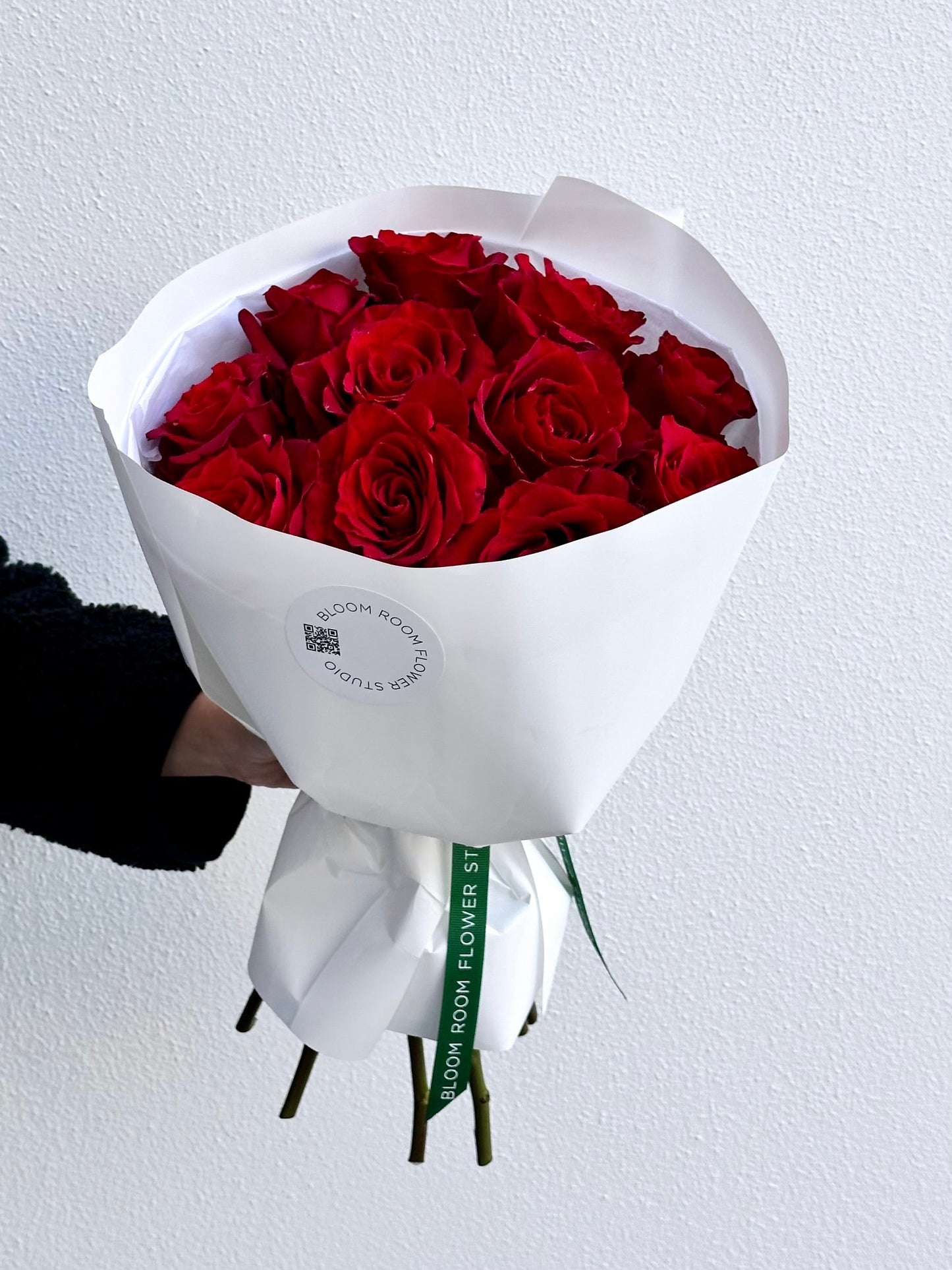 11 punast Ecuadori roosi luksuslikus valges kimpus | 11 красных роз в роскошной белой упаковке | Luxurious bouquet of 11 red Ecuador roses