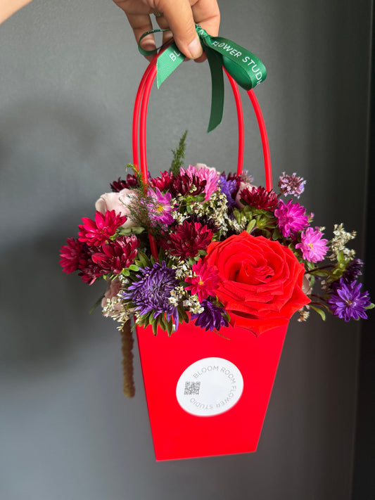 "Hold me tender" Mini Flower Bag – BloomRoom.ee, fresh flowers in Tallinn