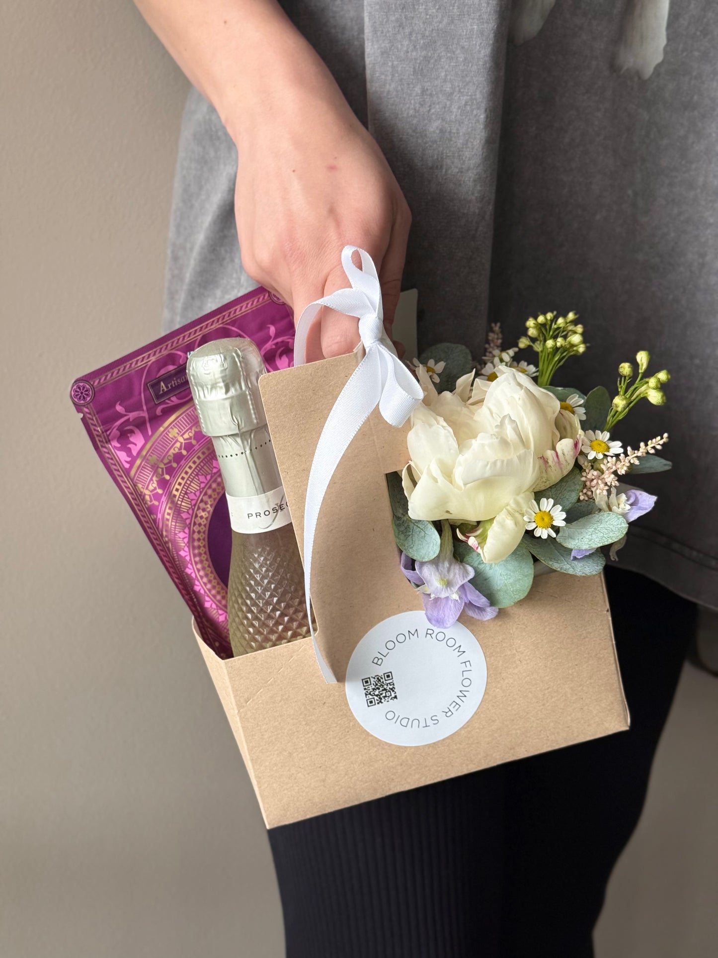 Gift set with flower cocktal, Prosecco and Morocco Premium Chocolate