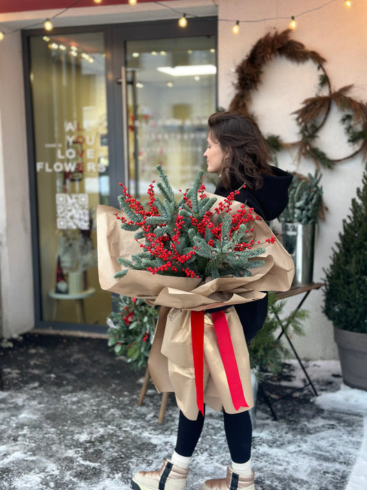 Nobilis + ilex berries – BloomRoom.ee, värsked lilled Tallinnas