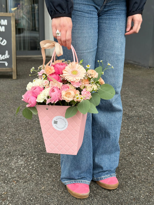 The Tote Flower Bag in Pink – BloomRoom.ee, värsked lilled Tallinnas