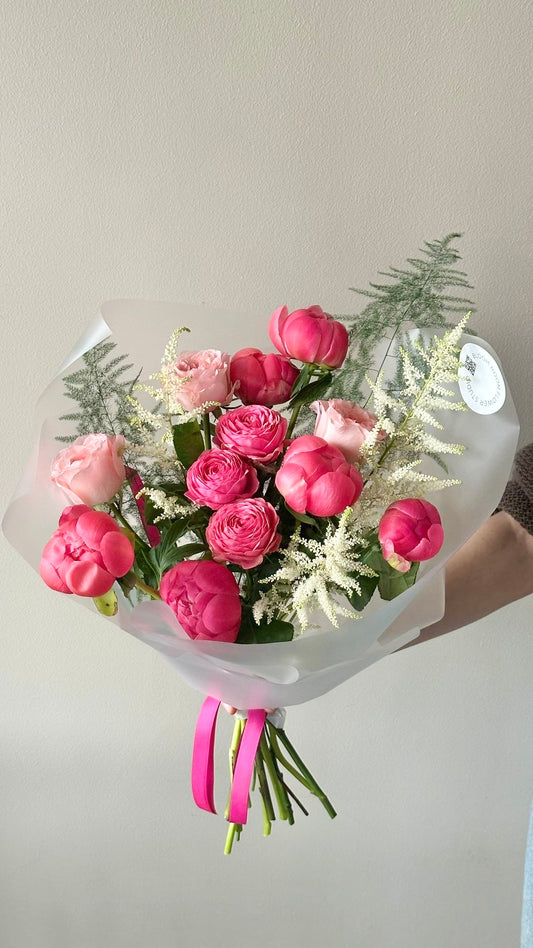 "Strawberry Mix" Grand Bouquet – BloomRoom.ee, fresh flowers in Tallinn
