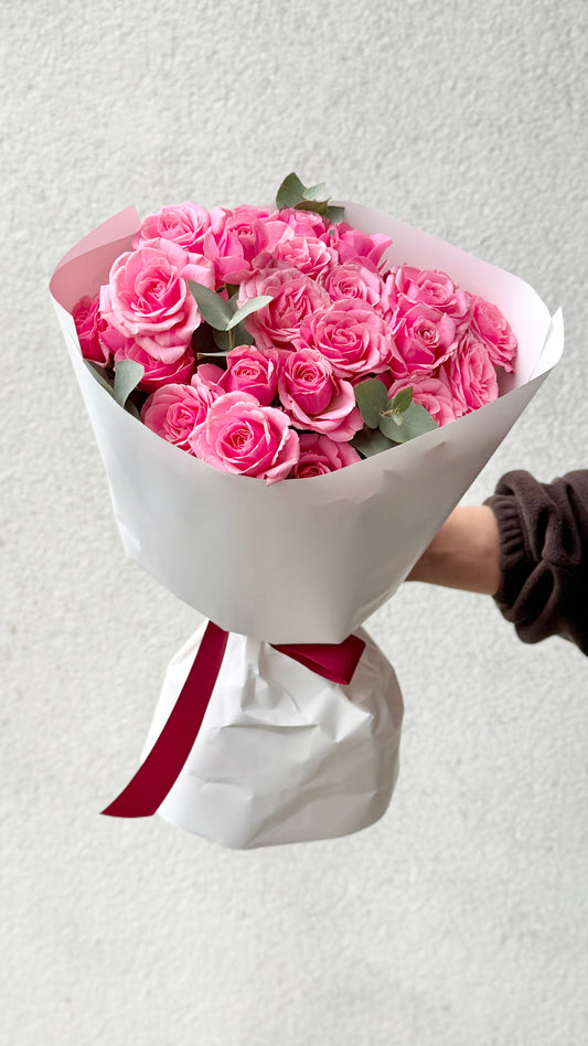 Pink spray Roses with Eucalyptus – BloomRoom.ee, värsked lilled Tallinnas