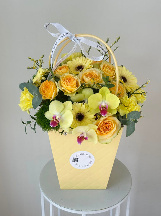 "Hold me even more tender" Midi Flower Bag – BloomRoom.ee, värsked lilled Tallinnas