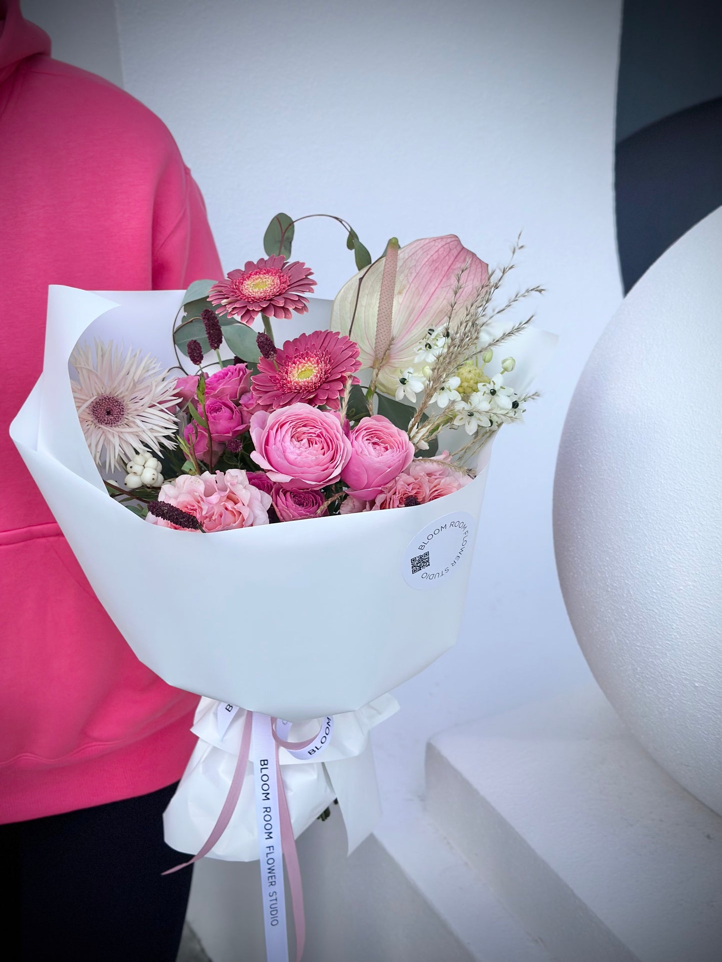 Roosa lillekimp, Silvia roosid, gerbera, anthurium | Розовый букет, розы Сильвия, гербера, антуриум | Pink flower bouquet, Silvia roses, gerbera, anthurium