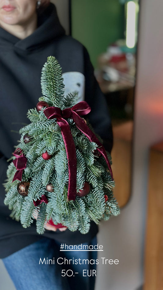 “Burgundy” Handmade Christmas Tree – BloomRoom.ee, värsked lilled Tallinnas