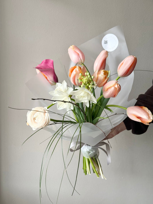 "Emely in Paris" Art Bouquet – BloomRoom.ee, fresh flowers in Tallinn