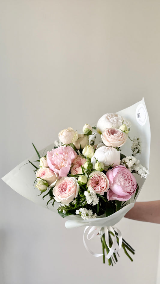 "Kiss from a rose" Art Bouquet – BloomRoom.ee, fresh flowers in Tallinn
