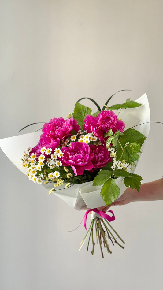 "Lost Cherry" Art Bouquet – BloomRoom.ee, fresh flowers in Tallinn