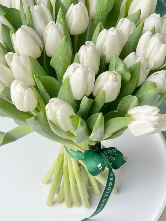 25 White tulips, XL size – BloomRoom.ee, свежие цветы в Таллине