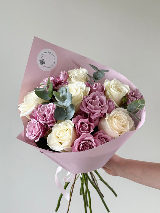 Mix of roses with eucalyptus – BloomRoom.ee, fresh flowers in Tallinn