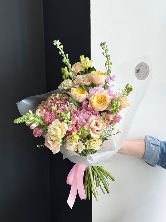 "Garden Mix" Grand Bouquet – BloomRoom.ee, fresh flowers in Tallinn