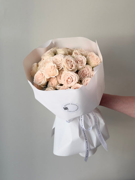 15 “Sofia” Spray roses – BloomRoom.ee, fresh flowers in Tallinn