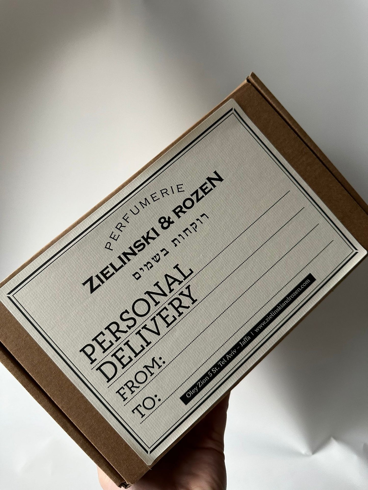 Zielinski & Rozen personal delivery box with a luxury design, perfect for gifting fine fragrances.