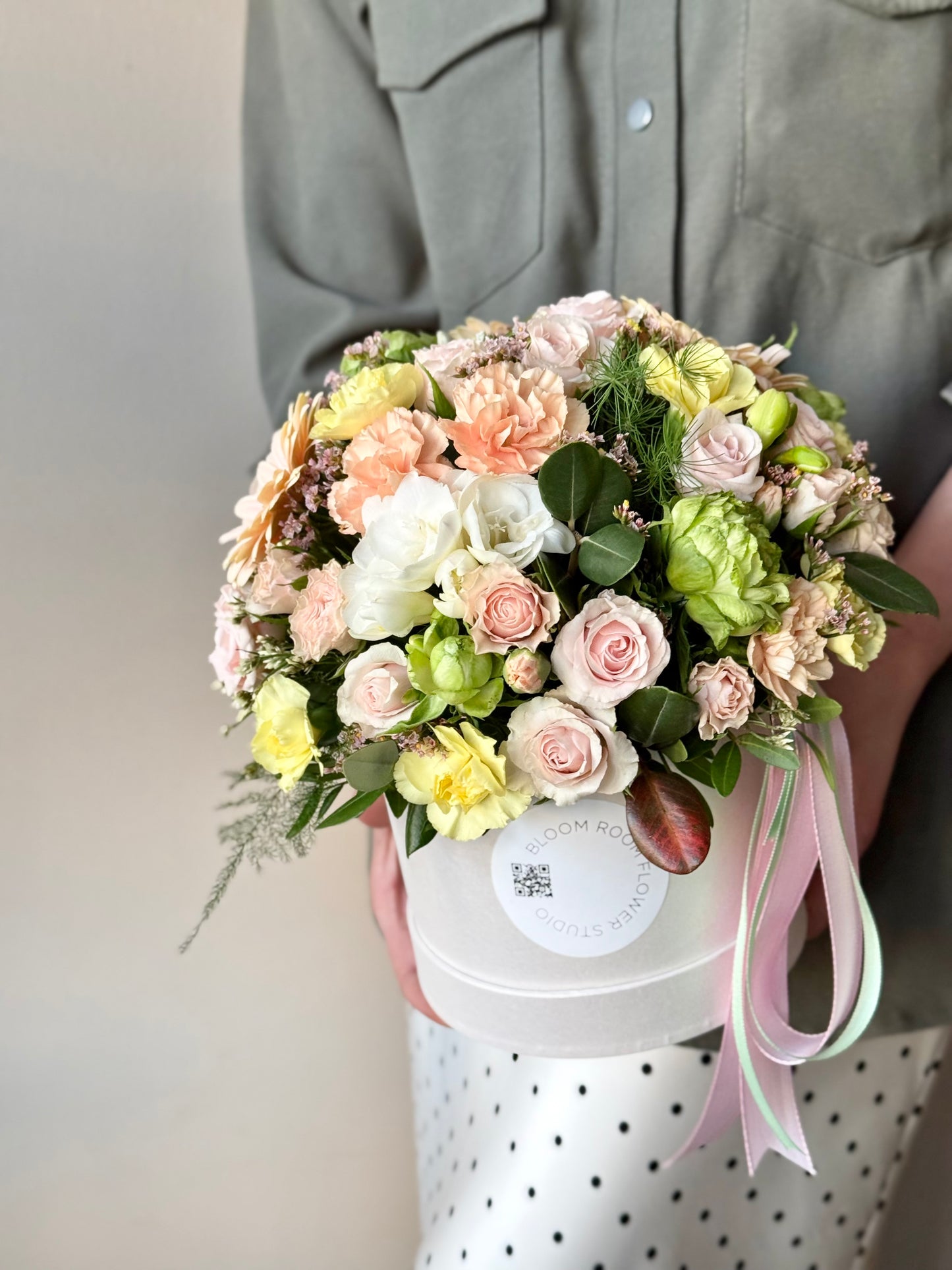 Kaunis Midi Bloom Box lillekimp pastelsetes toonides | Роскошная коробка с цветами Midi Bloom Box | Beautiful Midi Bloom Box floral arrangement in pastel shades