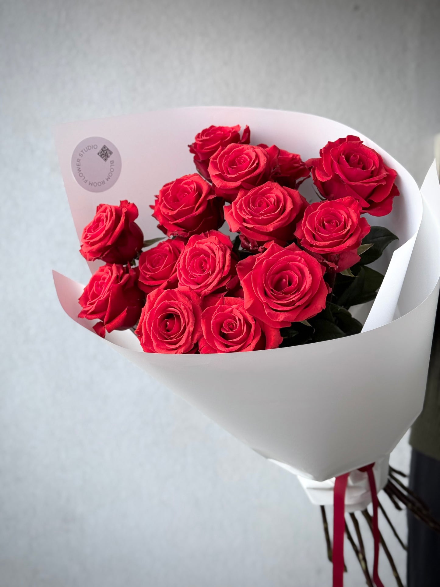 15 punast Nina roosi luksuslikus kimbus | 15 красных роз Нина в роскошной упаковке | 15 red Nina roses in a luxury bouquet
