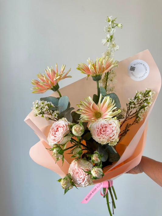 "Sunrise softness” Art Bouquet – BloomRoom.ee, fresh flowers in Tallinn