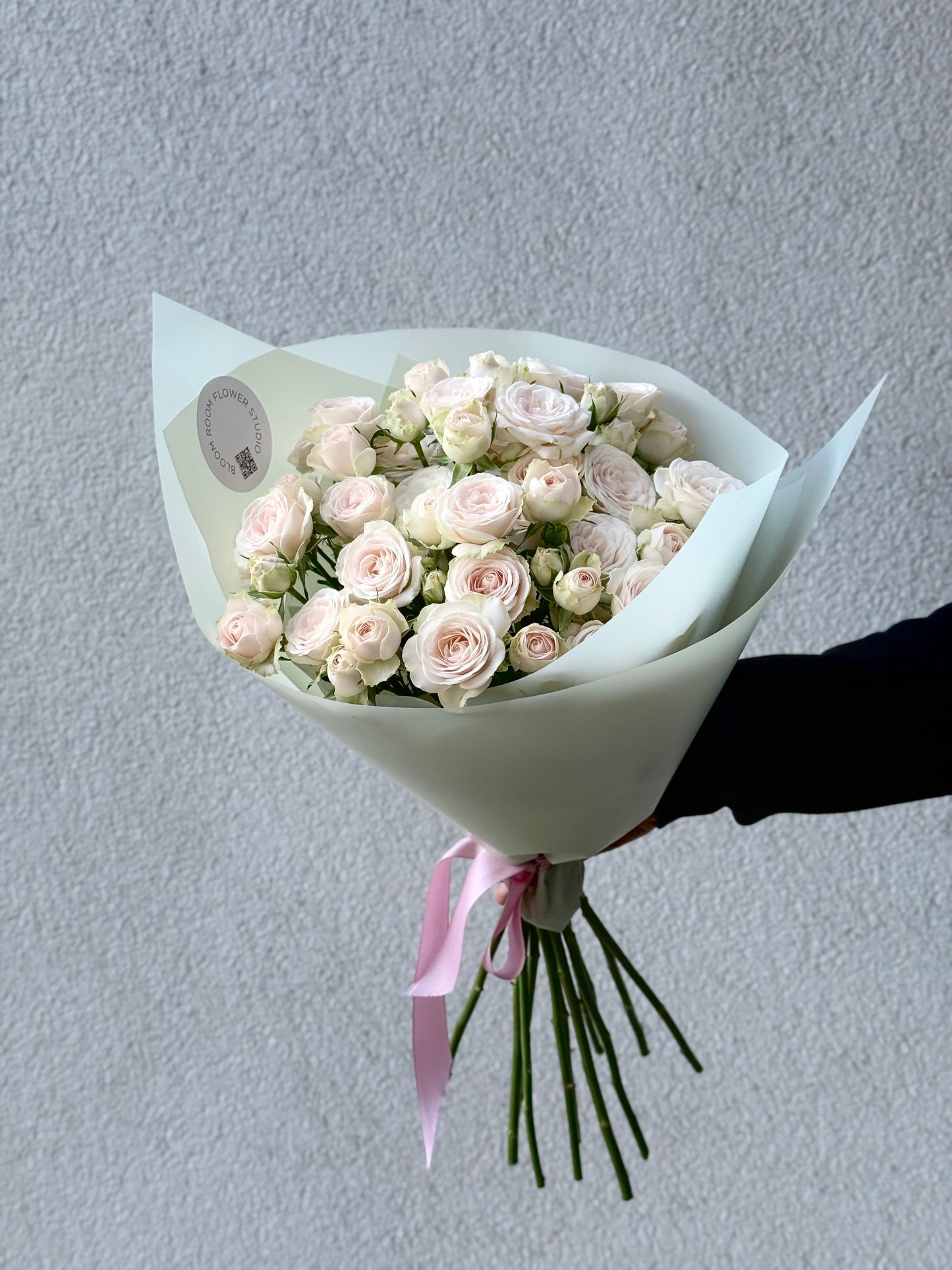 13 "Sofia" Beige Spray Roses