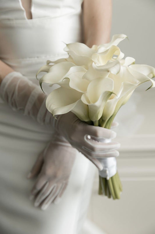 Classic bridal bouquet of white calla lilies. – BloomRoom.ee, värsked lilled Tallinnas