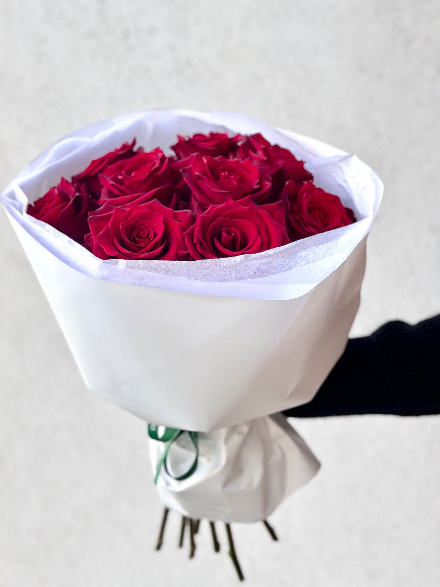 9 punast roosi luksuslikus kimpus | 9 красных роз в роскошном букете | 9 luxurious red roses in an elegant bouquet