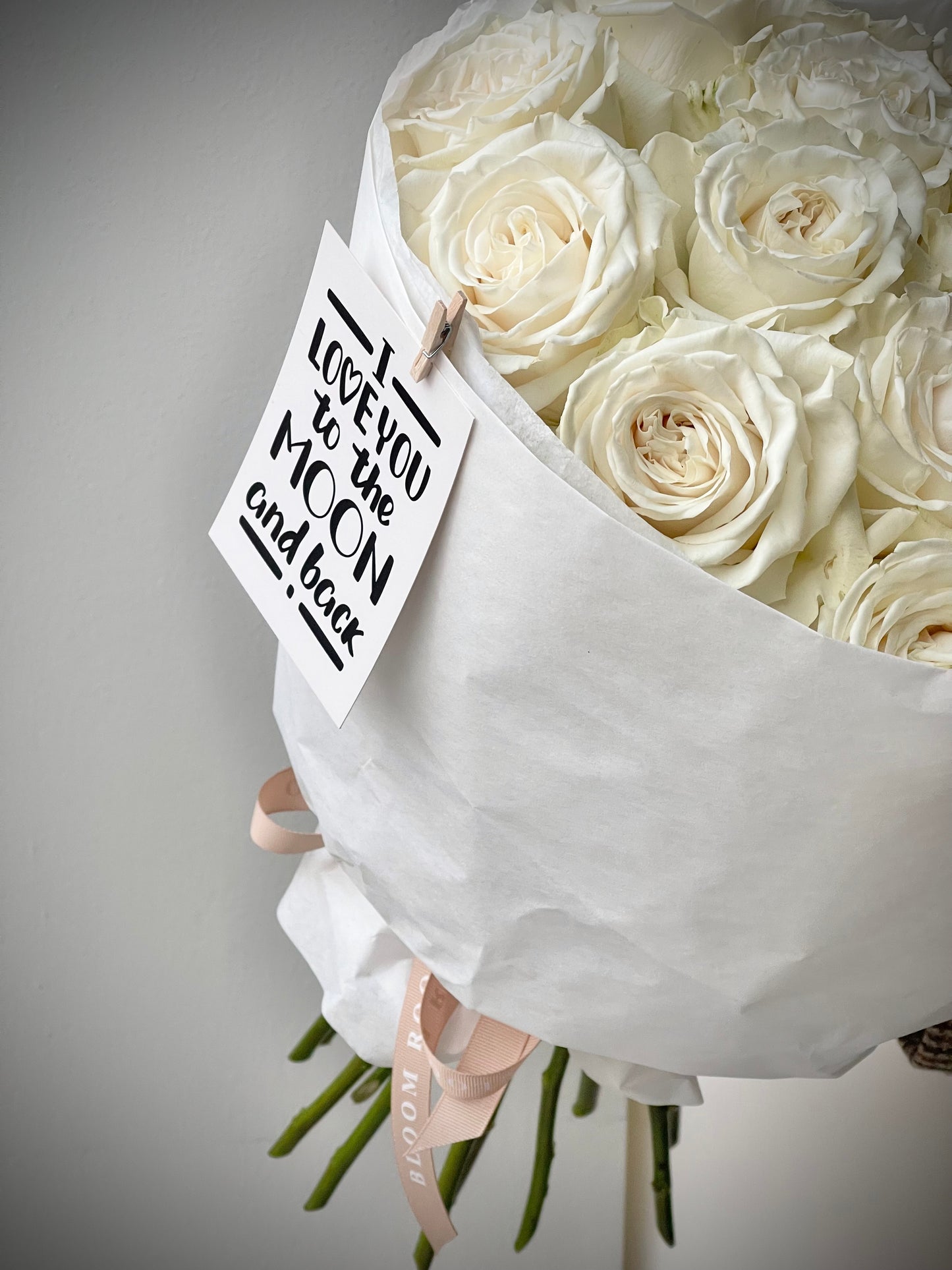 15 "Playa Blanca" White roses