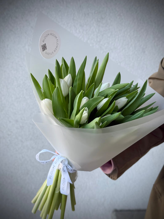 25 White XL size Tulips – BloomRoom.ee, värsked lilled Tallinnas