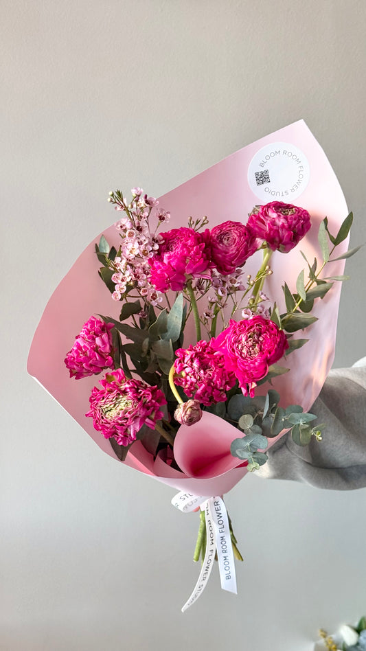 "Think Pink" Art Bouquet – BloomRoom.ee, fresh flowers in Tallinn