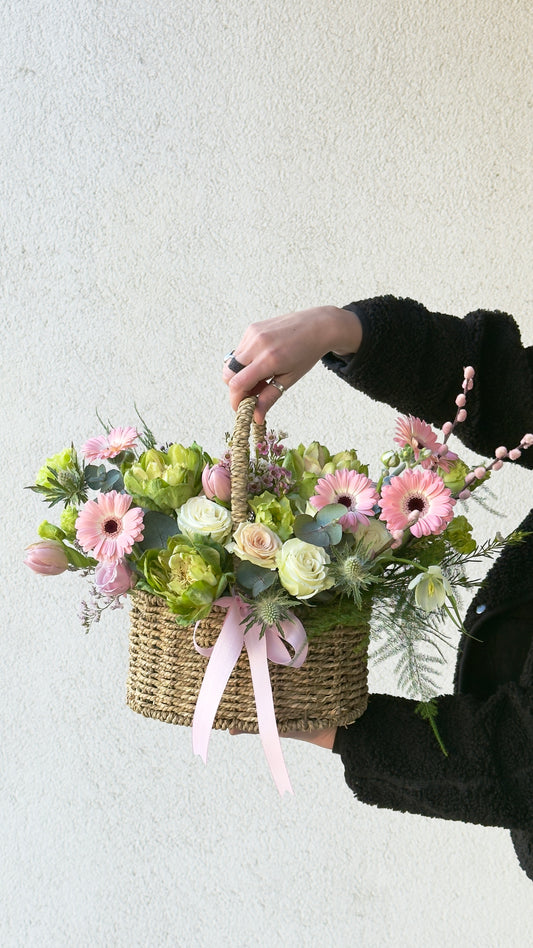 Flower Basket – BloomRoom.ee, fresh flowers in Tallinn