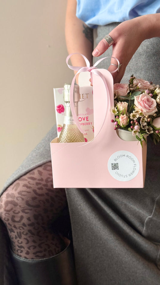 "For my Bestie!" Set of Mini Prosecco, raspberry white chocolate with Mini Flower cocktail – BloomRoom.ee, fresh flowers in Tallinn