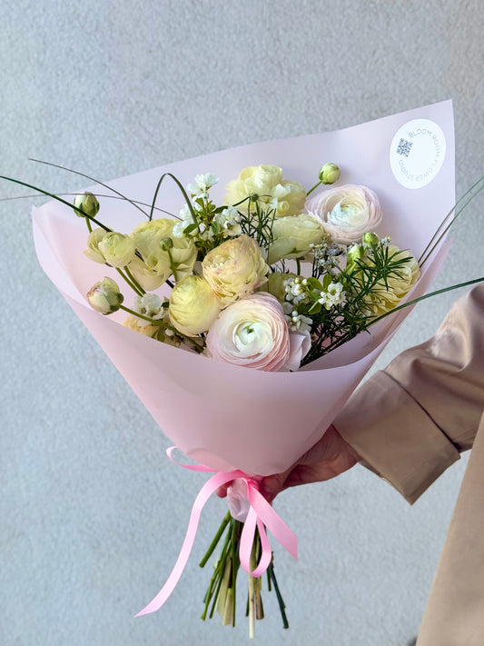 "Think Pink" Art Bouquet – BloomRoom.ee, fresh flowers in Tallinn