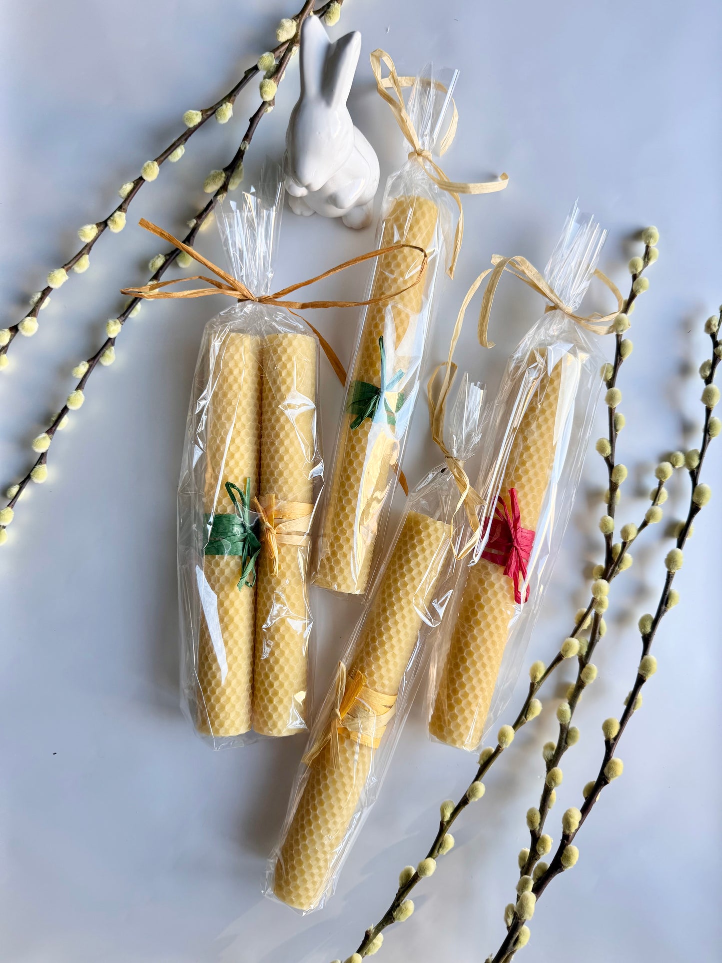 Handcrafted candles 100% natural beeswax, with herbs and essential oils. L size.