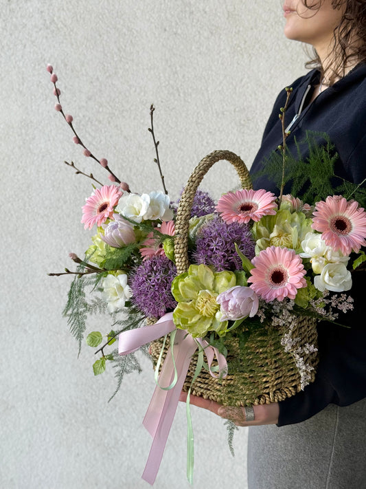 Flower Basket – BloomRoom.ee, fresh flowers in Tallinn